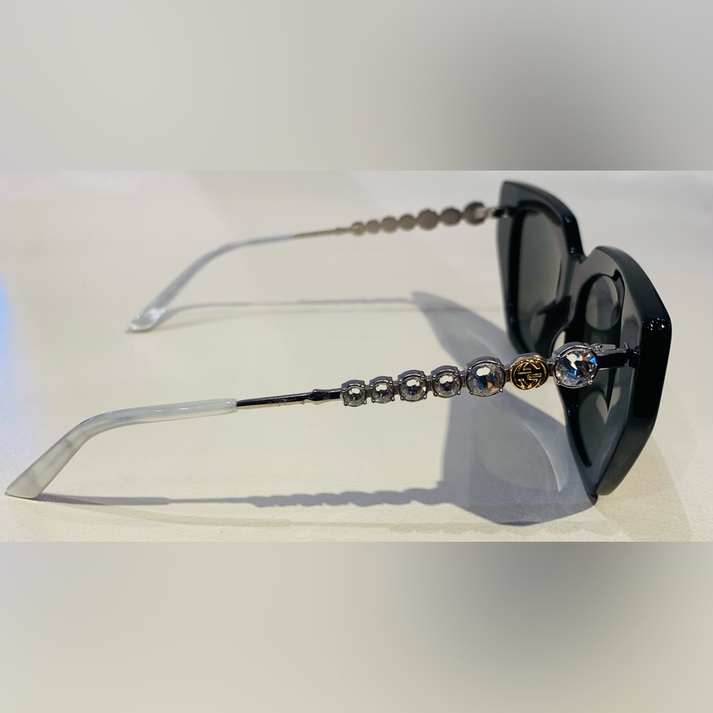 New Women’s Gucci Sunglasses - Picture 8 of 13